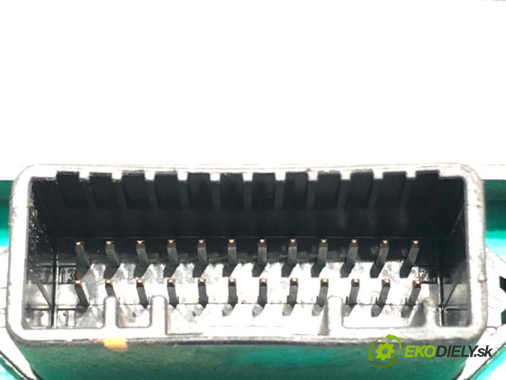 DACIA DUSTER SUV 2011 77 kW 1.6 16V 1598 Prístrojovka 21677499 (Prístrojová doska)