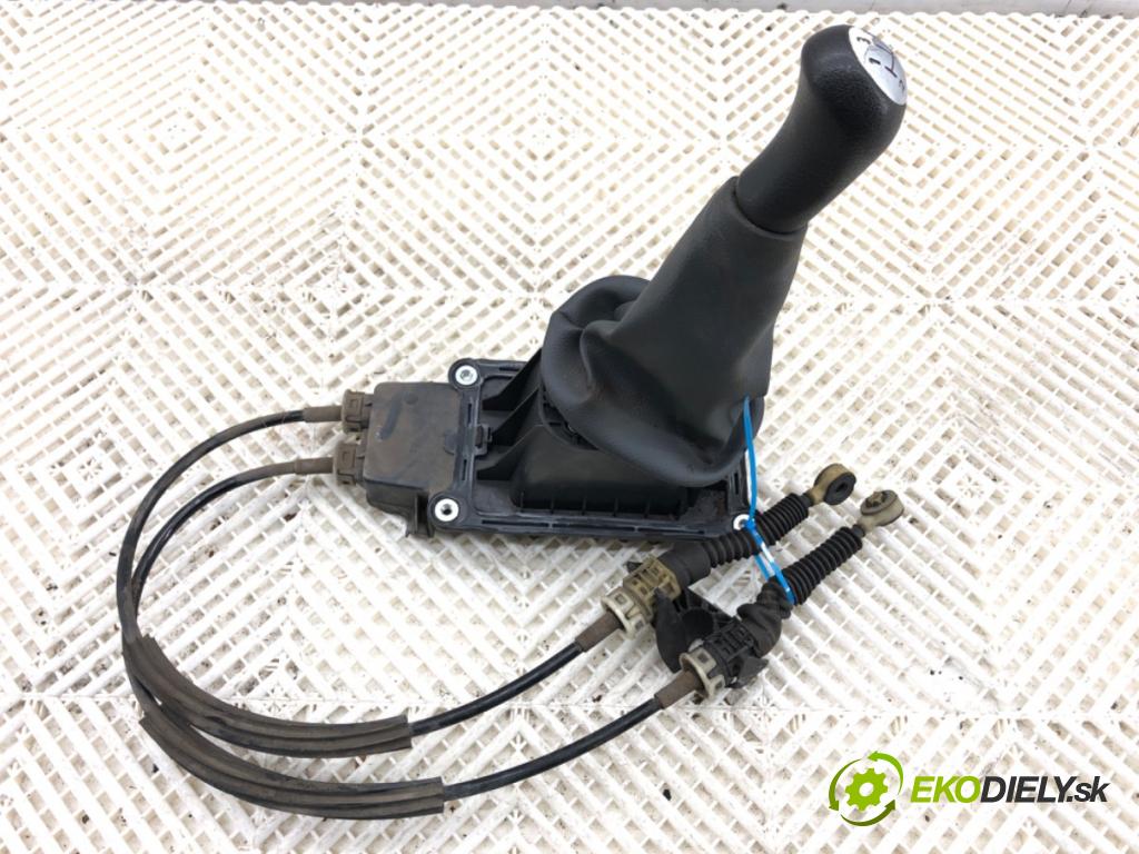 DACIA DUSTER SUV 2011 77 kW 1.6 16V 1598 Kulisa 8200760429 (Rýchlostná páka (kulisa))