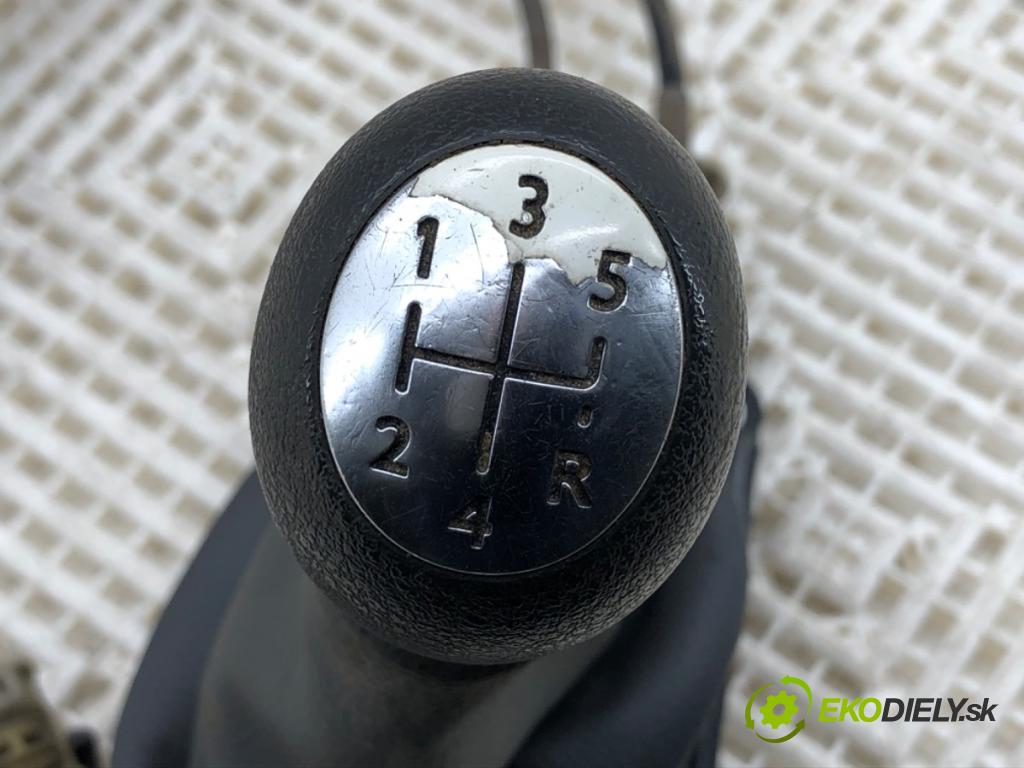 DACIA DUSTER SUV 2011 77 kW 1.6 16V 1598 Kulisa 8200760429 (Rýchlostná páka (kulisa))