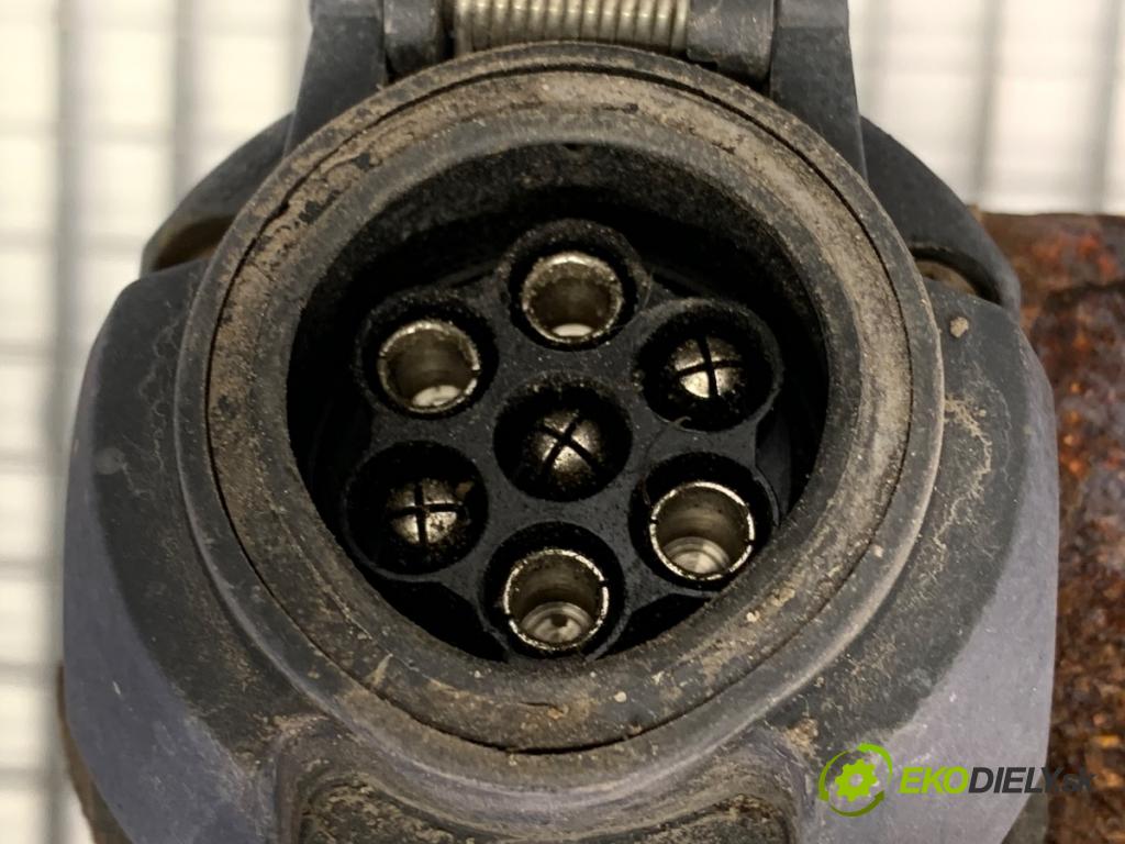 DACIA DUSTER SUV 2011 77 kW 1.6 16V 1598 Hák tažné zařízení  (Tažné zařízení)