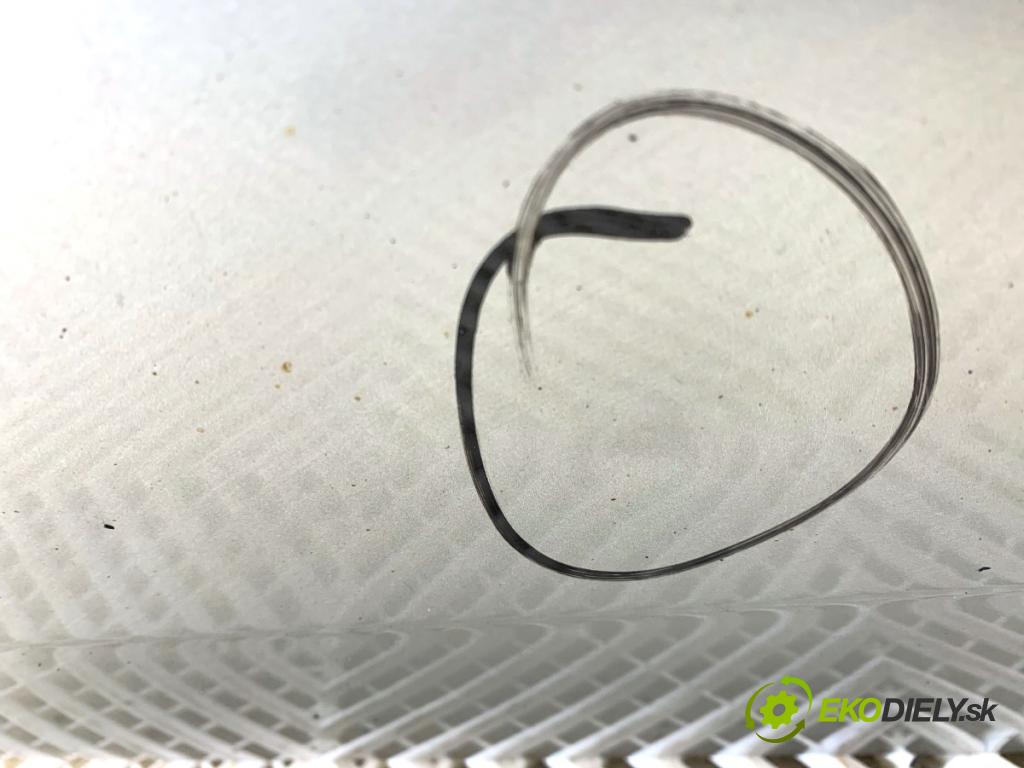 DACIA DUSTER SUV 2011 77 kW 1.6 16V 1598 dveře levý zadní část