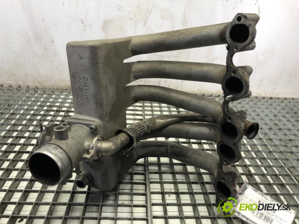 VW LT 28 35 Autobus 1997 55 kW 2.5 SDI 2461 potrubí sání 074129713N (Sací potrubí)