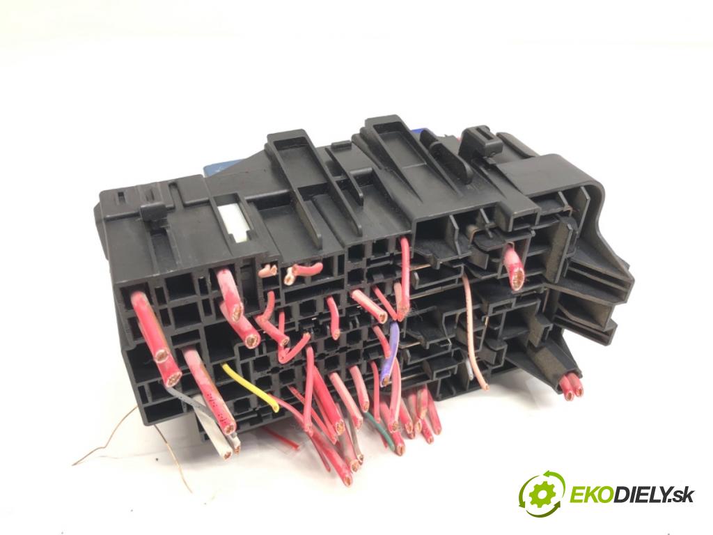 RENAULT MEGANE III Kombi 2011 81 kW 1.6 16V (KZ0U, KZ1B, KZ1U) 1598 Skrinka poistková  (Poistková skrinka)