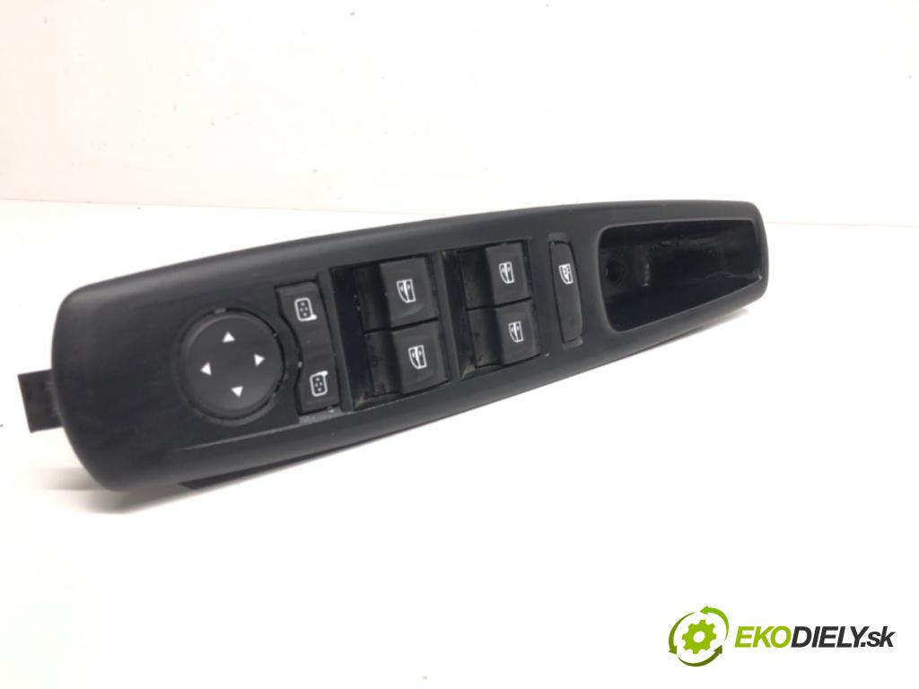 RENAULT MEGANE III Kombi 2011 81 kW 1.6 16V (KZ0U, KZ1B, KZ1U) 1598 Prepínač okien  (Prepínacie páčky pod volantom)