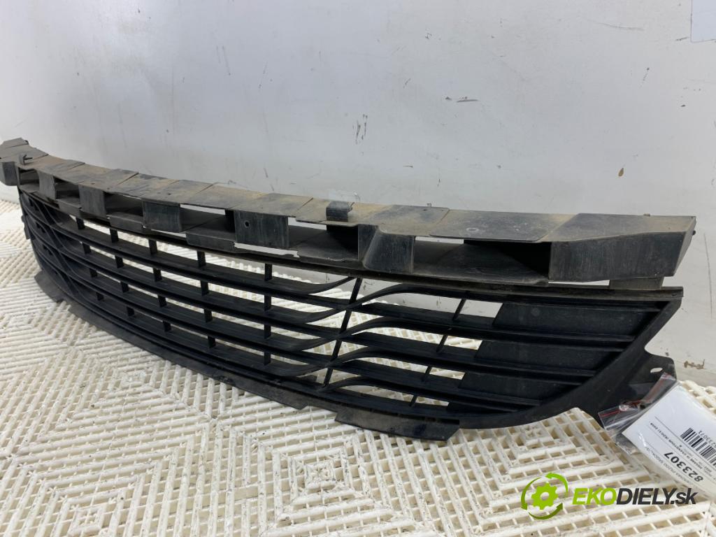 RENAULT MEGANE III Kombi 2011 81 kW 1.6 16V (KZ0U, KZ1B, KZ1U) 1598 Mriežky nárazníka predný stredna