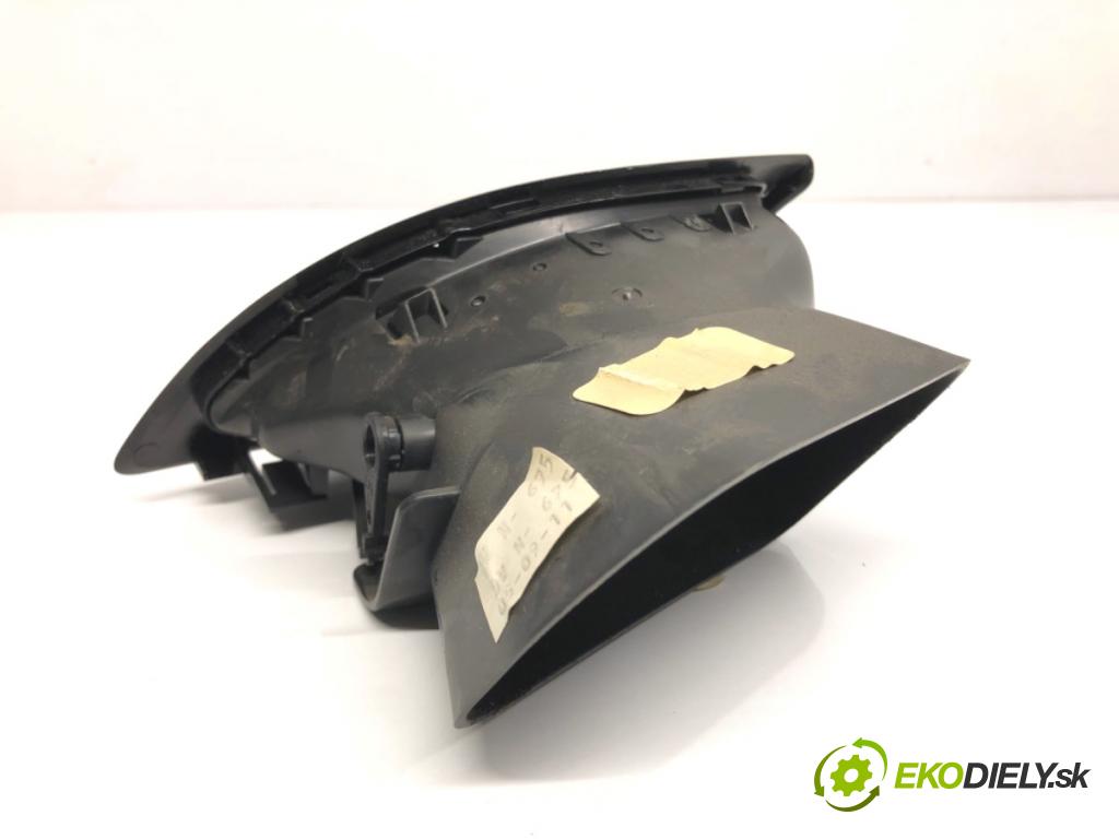 RENAULT MEGANE III Kombi 2011 81 kW 1.6 16V (KZ0U, KZ1B, KZ1U) 1598 Mriežky kúrenia ľavy predný