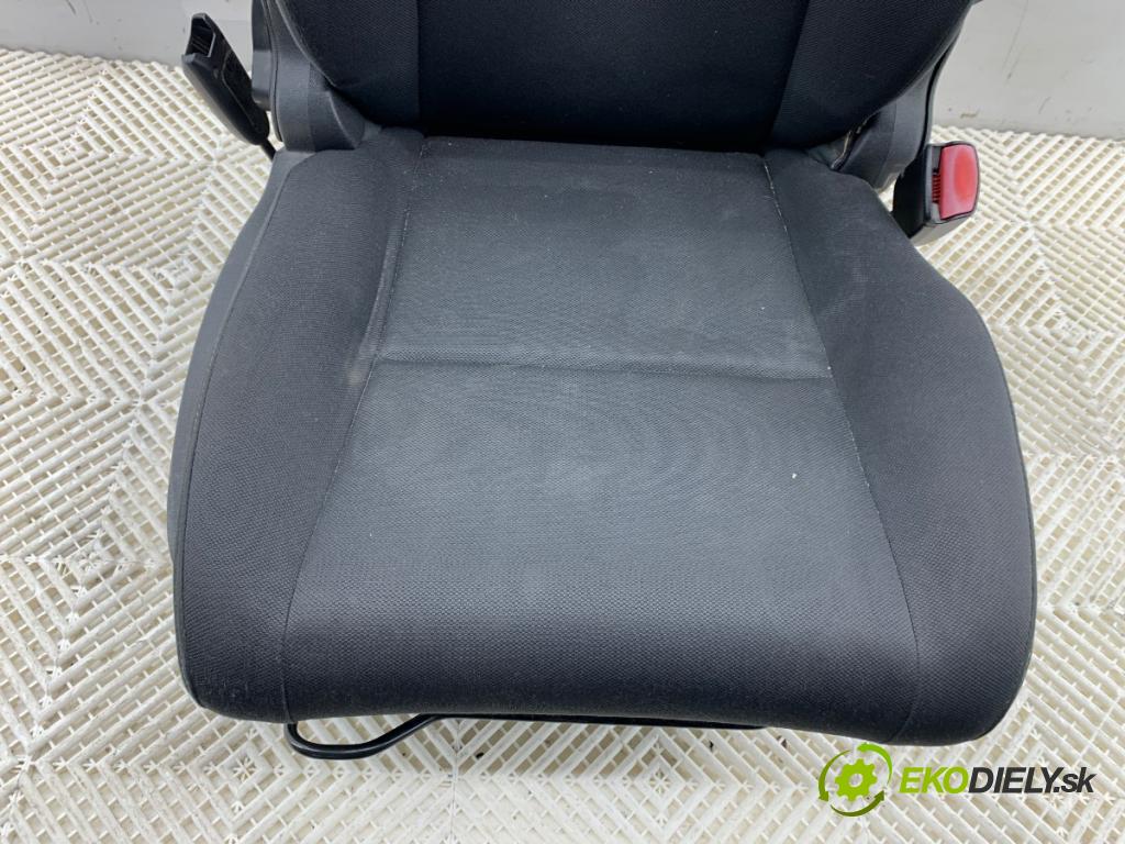 RENAULT MEGANE III Kombi 2011 81 kW 1.6 16V (KZ0U, KZ1B, KZ1U) 1598 Sedadlo pravy predný