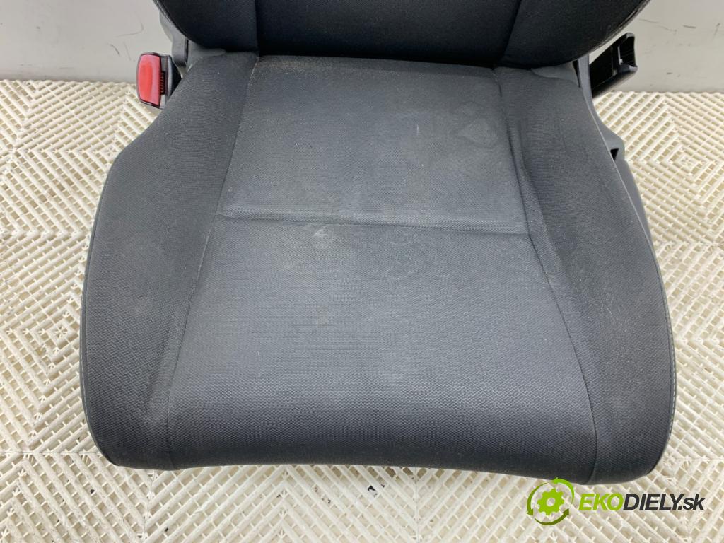 RENAULT MEGANE III Kombi 2011 81 kW 1.6 16V (KZ0U, KZ1B, KZ1U) 1598 Sedadlo ľavy predný