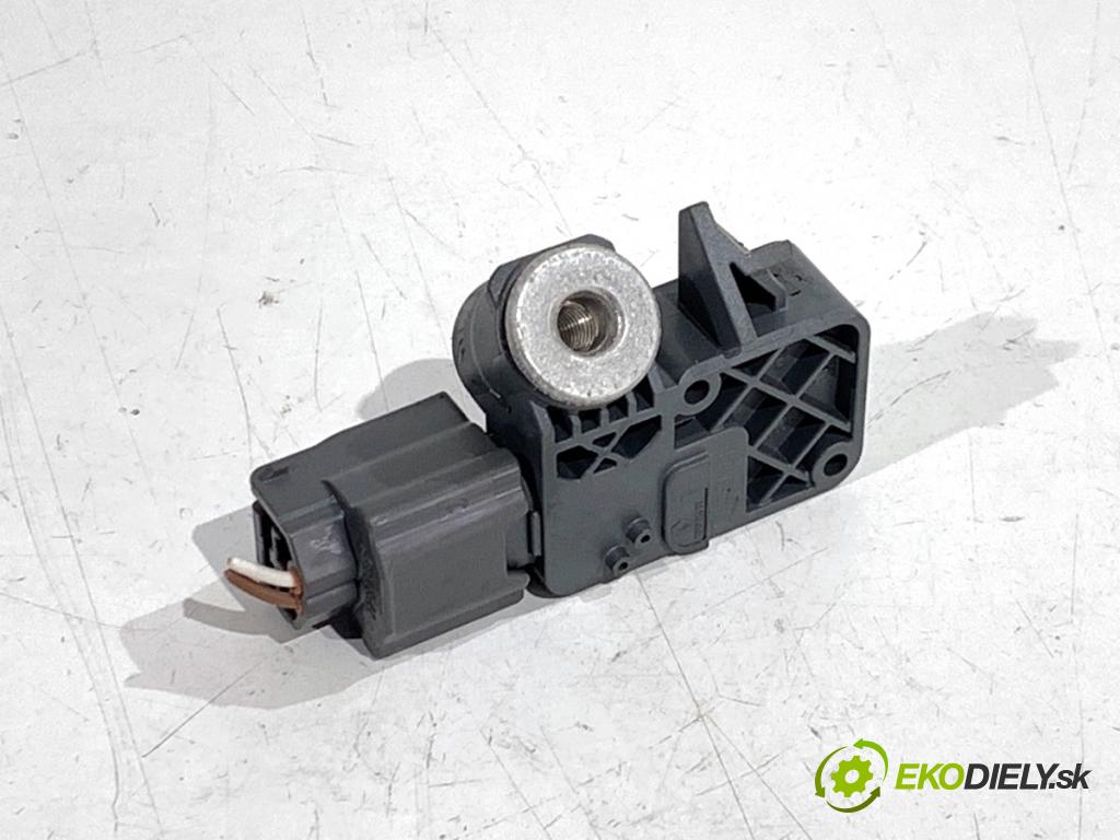 RENAULT MEGANE III Kombi 2011 81 kW 1.6 16V (KZ0U, KZ1B, KZ1U) 1598 Snímač nárazu 988300005R (Snímač nárazu)