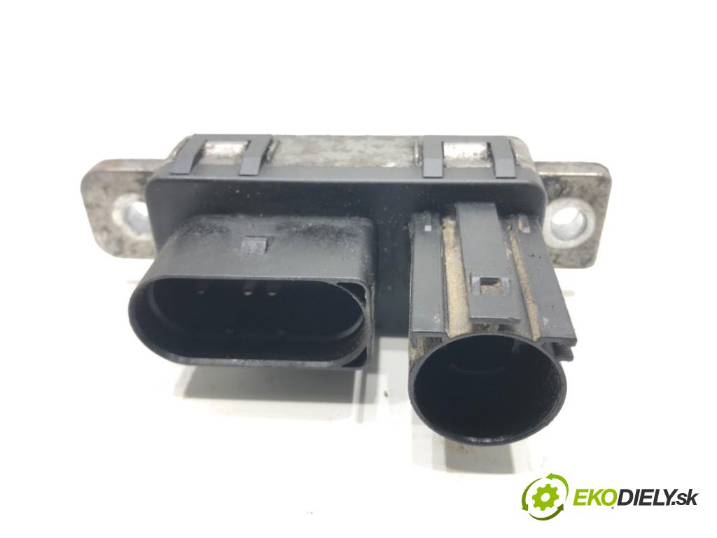 VOLVO V60 I Kombi 2018 110 kW 2.0 D3 1969 relé sviečok žhavenia 31459300 (Relé)