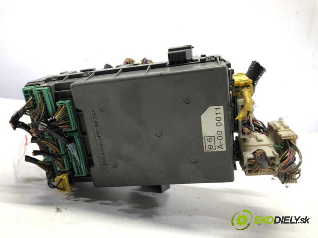 HONDA CR-V III SUV 2008 103 kW 2.2 i-CTDi 4WD (RE6) 2204 Skrinka poistková 52575LM (Poistková skrinka)