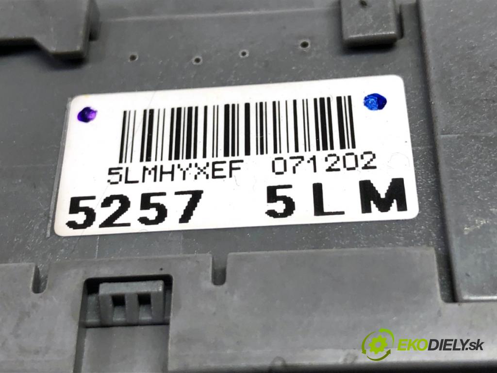 HONDA CR-V III SUV 2008 103 kW 2.2 i-CTDi 4WD (RE6) 2204 Skrinka poistková 52575LM (Poistková skrinka)