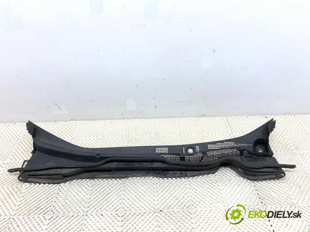 HONDA CR-V III SUV 2008 103 kW 2.2 i-CTDi 4WD (RE6) 2204 torpédo plast pod čelní okno  (Plast pod čelním sklem)