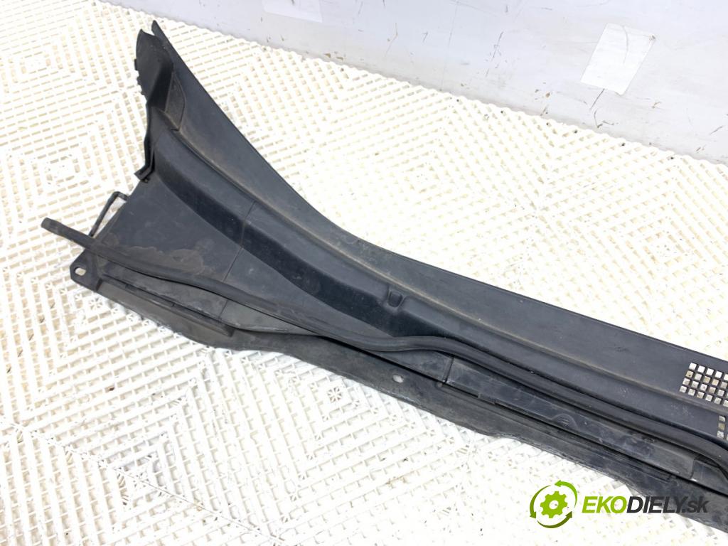 HONDA CR-V III SUV 2008 103 kW 2.2 i-CTDi 4WD (RE6) 2204 torpédo plast pod čelní okno  (Plast pod čelním sklem)