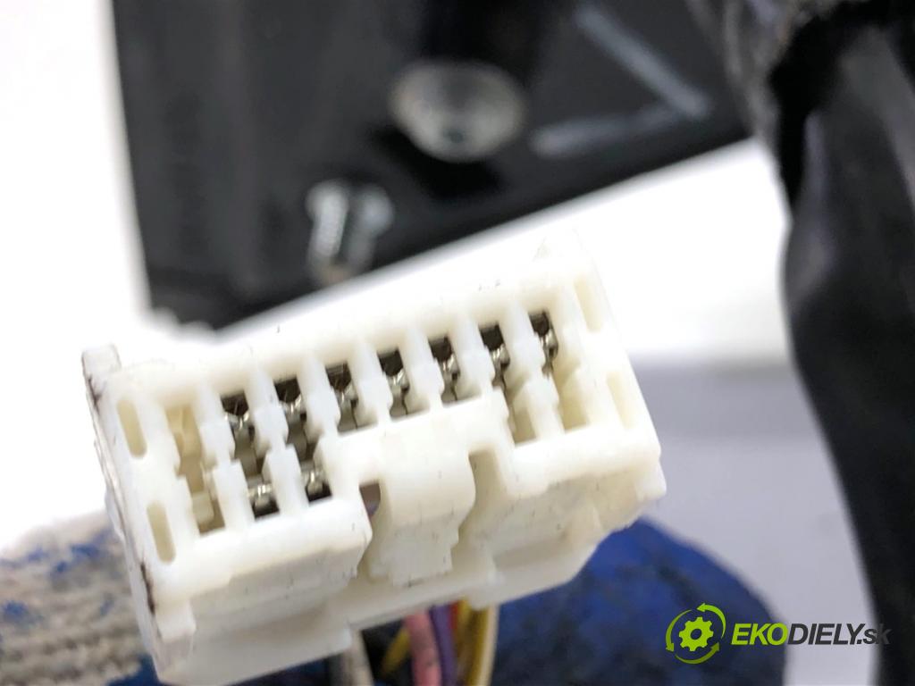 HONDA CR-V III SUV 2008 103 kW 2.2 i-CTDi 4WD (RE6) 2204 zpětné zrcátko levý