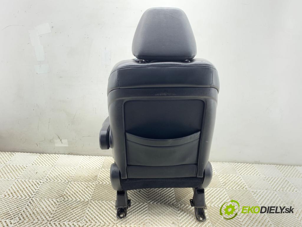 HONDA CR-V III SUV 2008 103 kW 2.2 i-CTDi 4WD (RE6) 2204 Sedadlo pravy predný