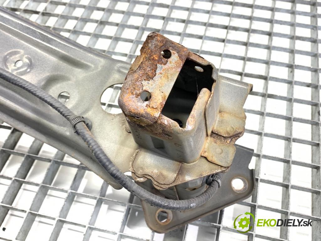 HONDA CR-V III SUV 2008 103 kW 2.2 i-CTDi 4WD (RE6) 2204 Výstuha nárazníka predný  (Výstuha predná)