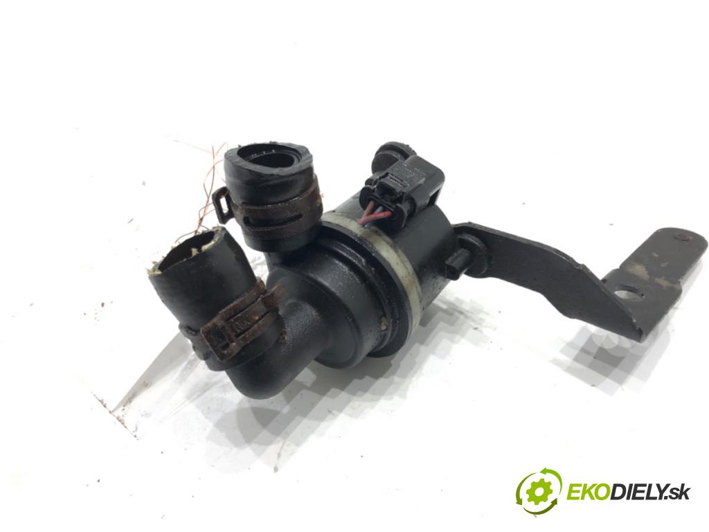 VW PASSAT B7 sedan 2013 103 kW 2.0 TDI 1968 DALŠÍ: pumpa vody 5N0965561A (Vodní pumpa)