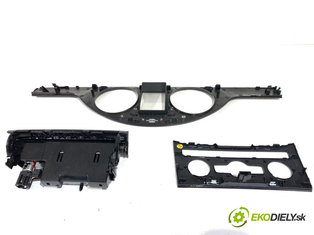 VW PASSAT B7 sedan 2013 103 kW 2.0 TDI 1968 lišty kryt 3AB858366D (Lišta)