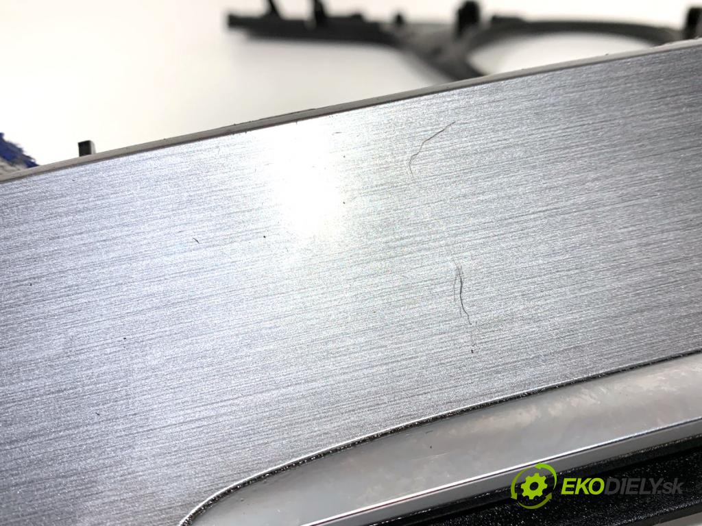 VW PASSAT B7 sedan 2013 103 kW 2.0 TDI 1968 lišty kryt 3AB858366D (Lišta)