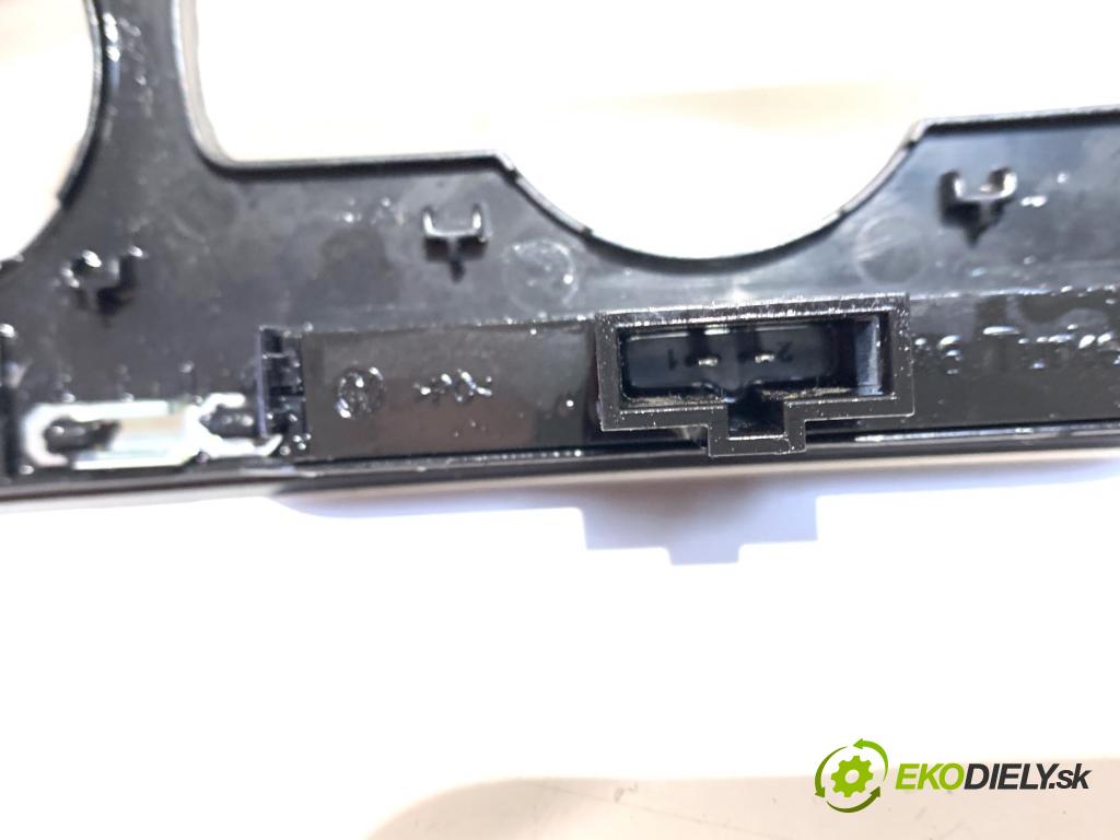 VW PASSAT B7 sedan 2013 103 kW 2.0 TDI 1968 lišty kryt 3AB858366D (Lišta)