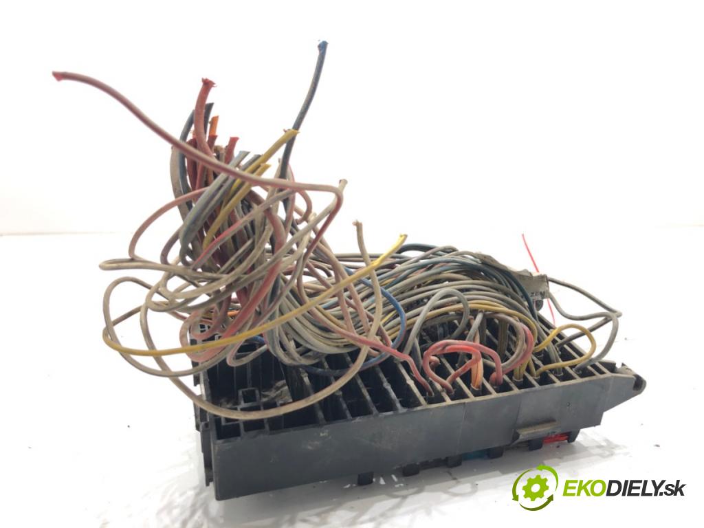 DAEWOO LUBLIN II Skrzynia 1996 64 kW 2.4 TD 2417 Skrinka poistková  (Poistková skrinka)