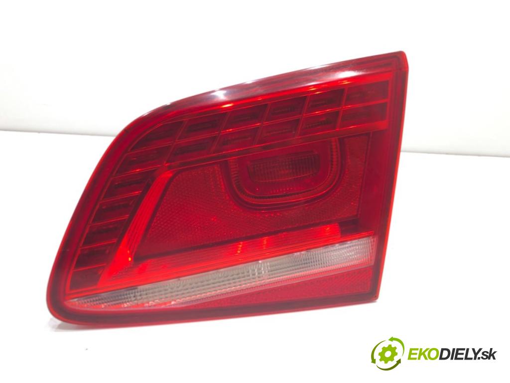VW PASSAT B7 sedan 2013 103 kW 2.0 TDI 1968 Svetlo zad pravá vnútorná  (Kľučka dverí ostatné)
