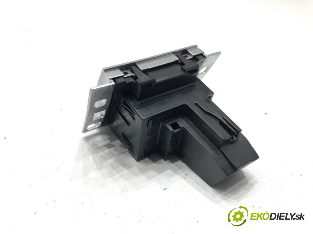 VW PASSAT B7 sedan 2013 103 kW 2.0 TDI 1968 Displej 3AA919204A (Prístrojová doska)