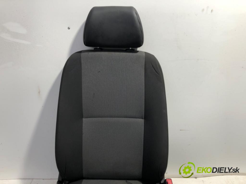 VW CRAFTER 30 50 Platforma / podwozie 2015 80 kW 2.0 TDI 1968 Sedadlo pravy predný