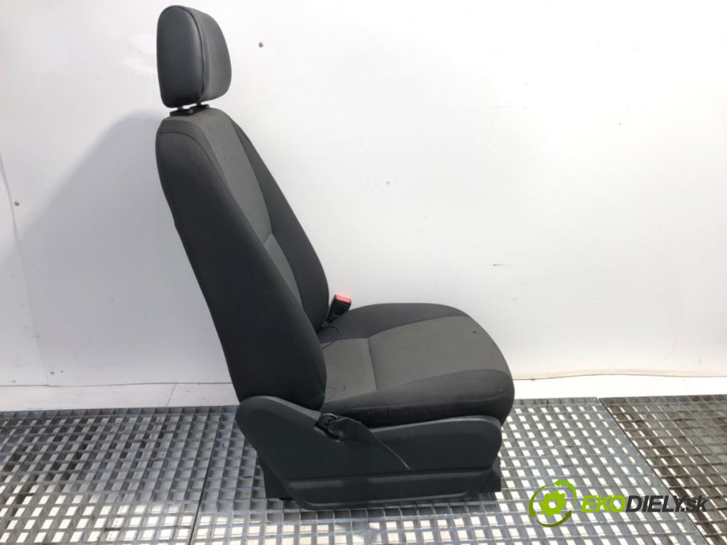 VW CRAFTER 30 50 Platforma / podwozie 2015 80 kW 2.0 TDI 1968 Sedadlo pravy predný