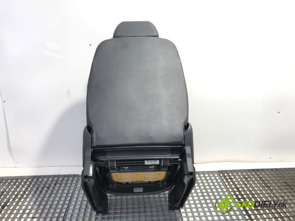 VW CRAFTER 30 50 Platforma / podwozie 2015 80 kW 2.0 TDI 1968 Sedadlo pravy predný