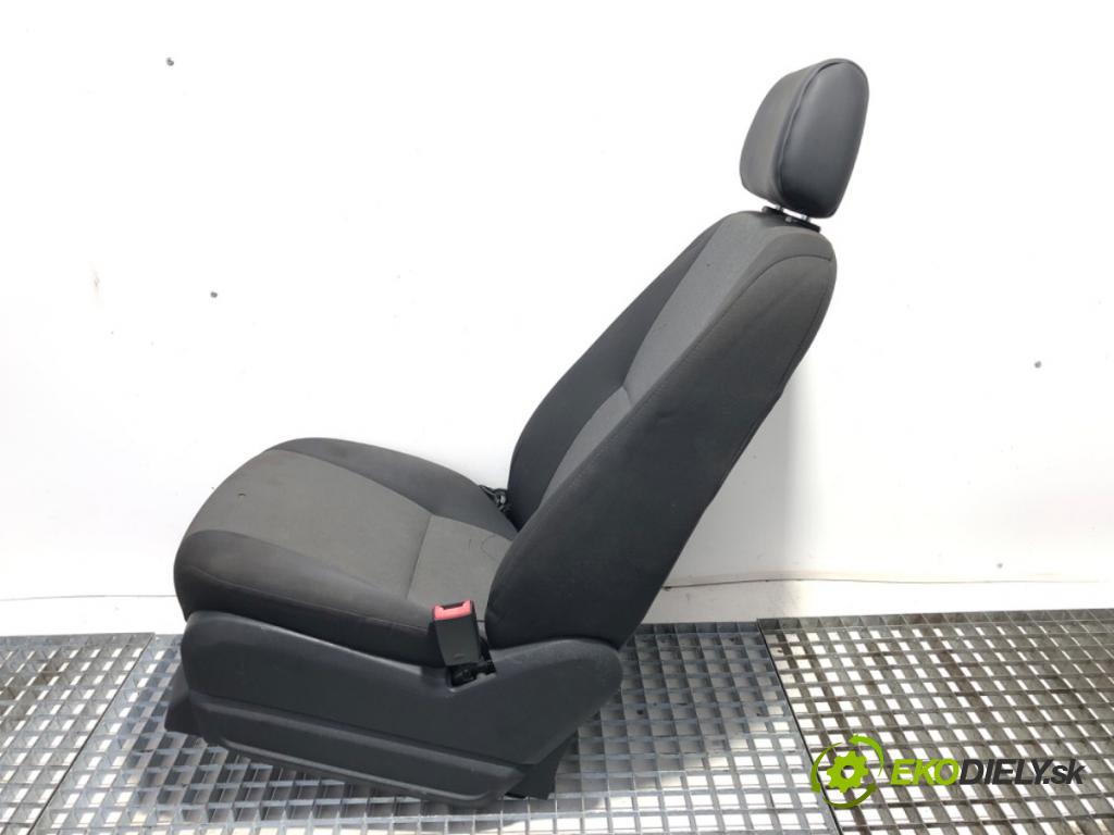 VW CRAFTER 30 50 Platforma / podwozie 2015 80 kW 2.0 TDI 1968 Sedadlo pravy predný