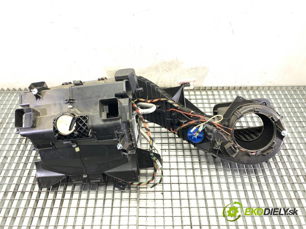 VW CRAFTER 30 50 Platforma / podwozie 2015 80 kW 2.0 TDI 1968 topné těleso radiátor topení  (Radiátor topení)