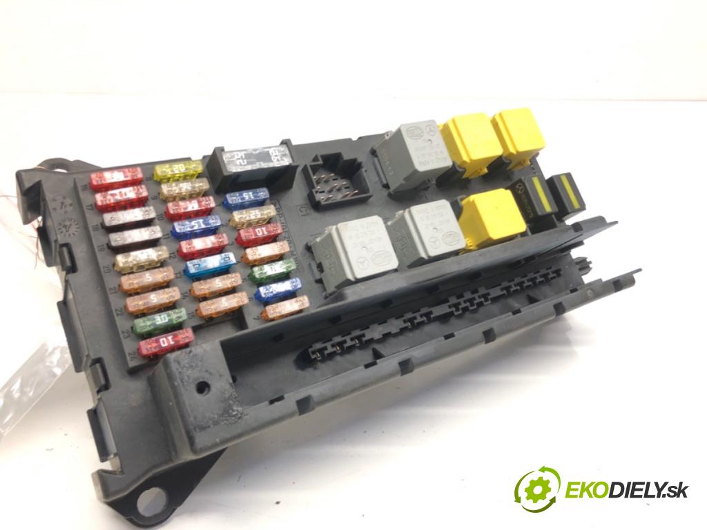 VW CRAFTER 30 50 Platforma / podwozie 2015 80 kW 2.0 TDI 1968 Skrinka poistková 9065450201 (Poistková skrinka)