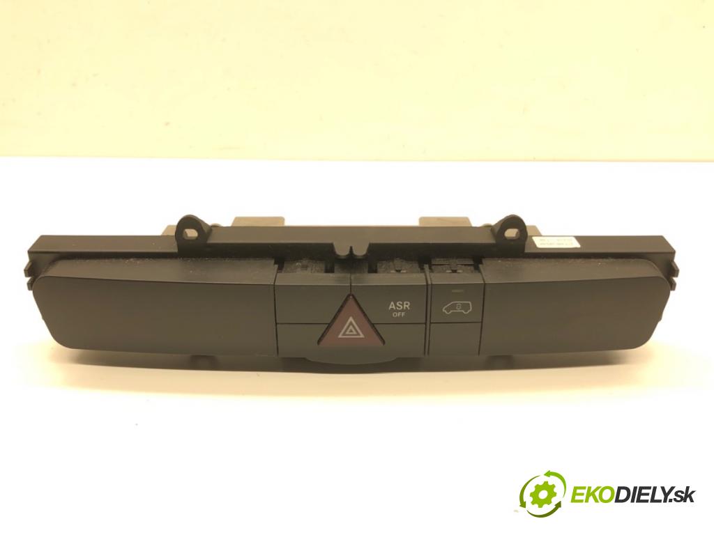 VW CRAFTER 30 50 Platforma / podwozie 2015 80 kW 2.0 TDI 1968 Spínač svetiel výstražných (núdzových) A9068701710 (Prepínacie páčky pod volantom)