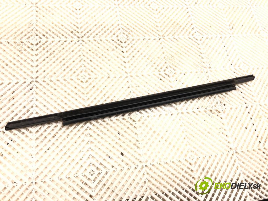 AUDI A6 C7 Kombi 2017 445 kW RS6 performance quattro 3993 lišta Sbírání: zadní část levá strana černá barva LESK 4G0853763K