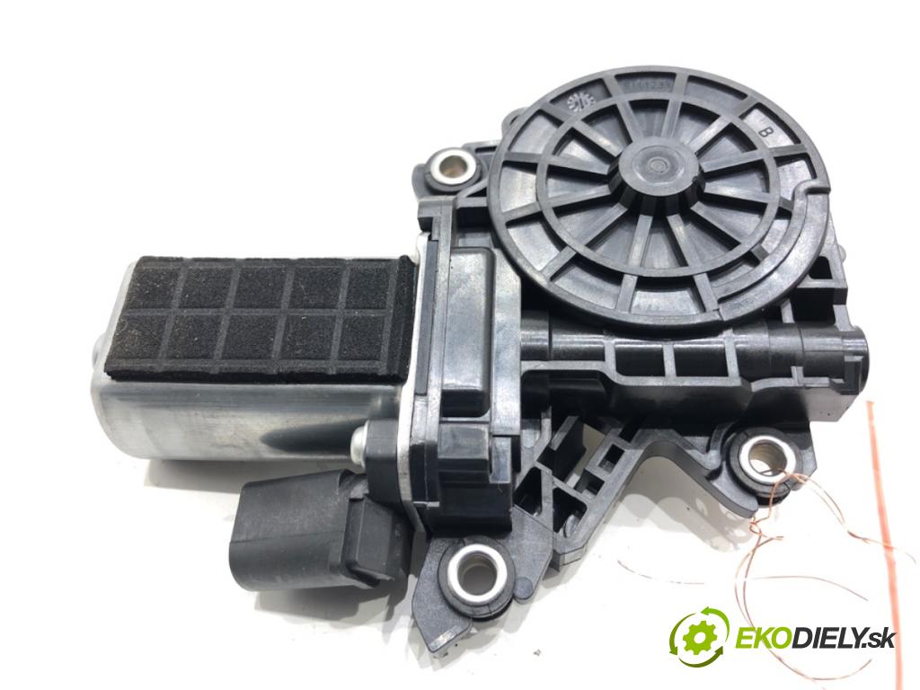 AUDI A6 C7 Kombi 2017 445 kW RS6 performance quattro 3993 doťah Dvere 4G0837003A