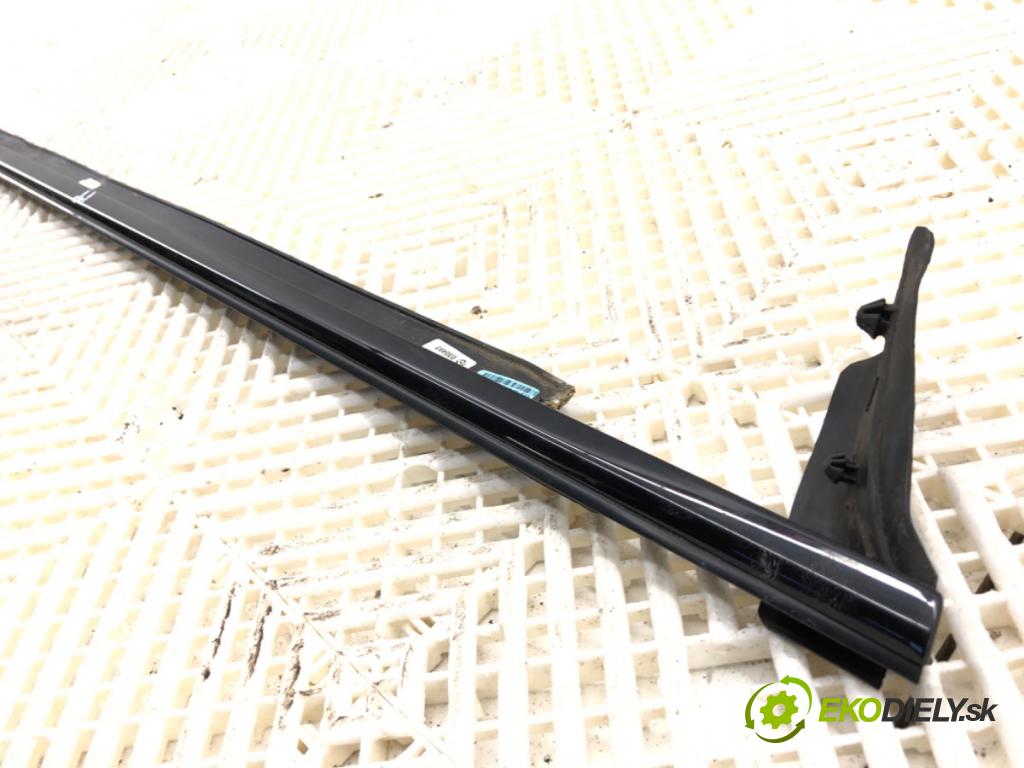 AUDI A6 C7 Kombi 2017 445 kW RS6 performance quattro 3993 lišta Sbírání: přední část pravá černá barva LESK 4G0853284H