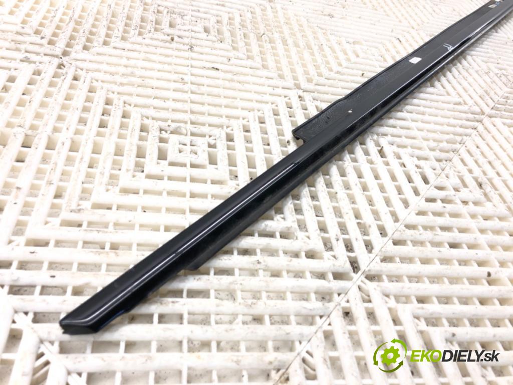 AUDI A6 C7 Kombi 2017 445 kW RS6 performance quattro 3993 lišta Sbírání: přední část pravá černá barva LESK 4G0853284H