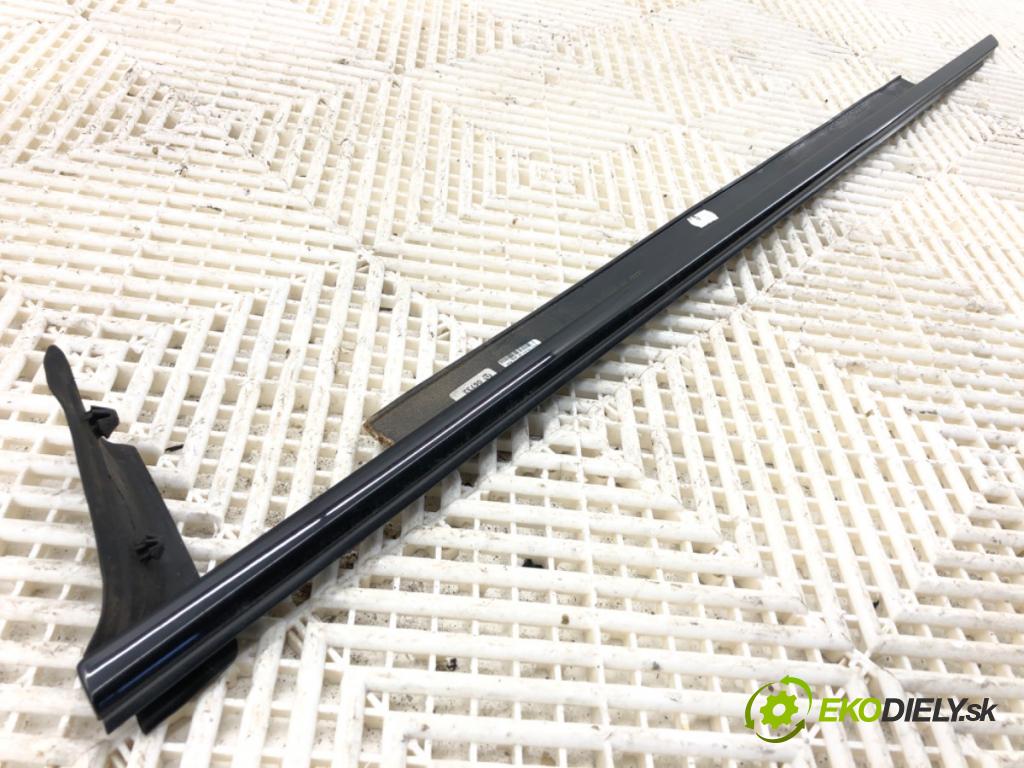 AUDI A6 C7 Kombi 2017 445 kW RS6 performance quattro 3993 lišta Sbírání: přední část levá strana černá barva LESK 4G0853283H