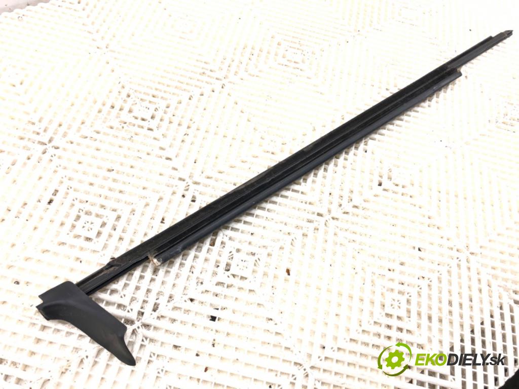 AUDI A6 C7 Kombi 2017 445 kW RS6 performance quattro 3993 lišta Sbírání: přední část levá strana černá barva LESK 4G0853283H