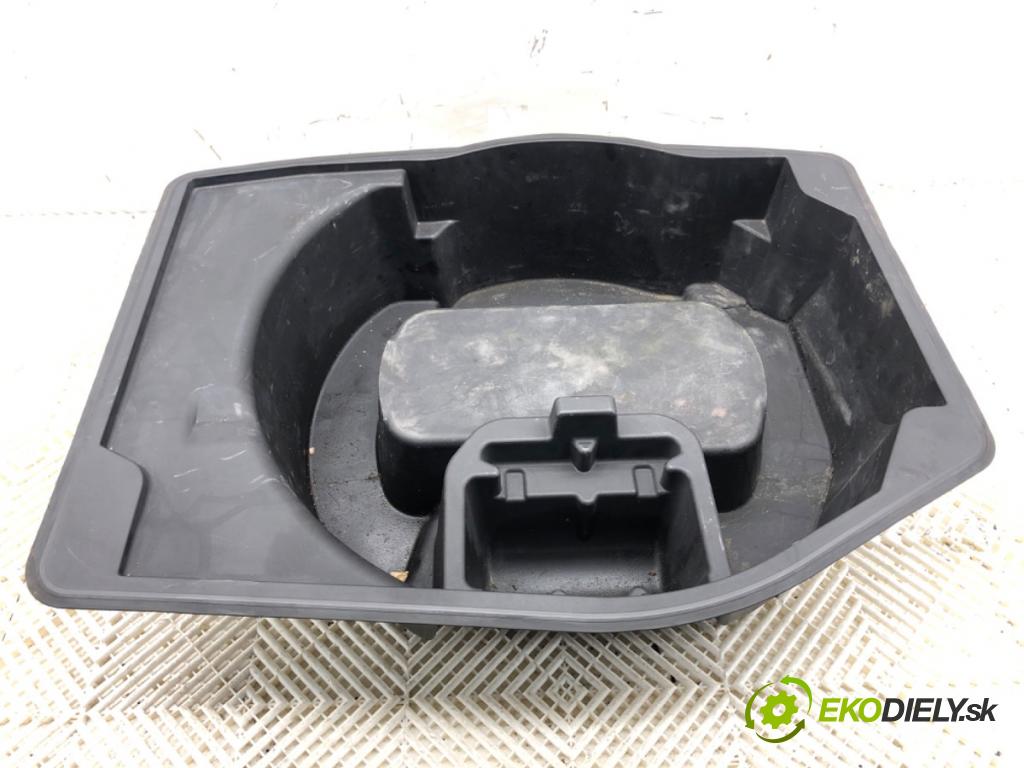 AUDI A6 C7 Kombi 2017 445 kW RS6 performance quattro 3993 vnitra kola NÁHRADNÍ: 4G9863547E