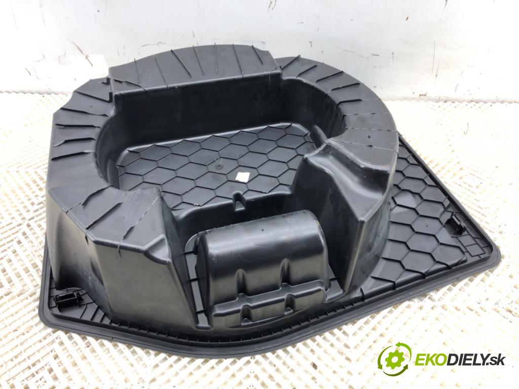 AUDI A6 C7 Kombi 2017 445 kW RS6 performance quattro 3993 vnitra kola NÁHRADNÍ: 4G9863547E