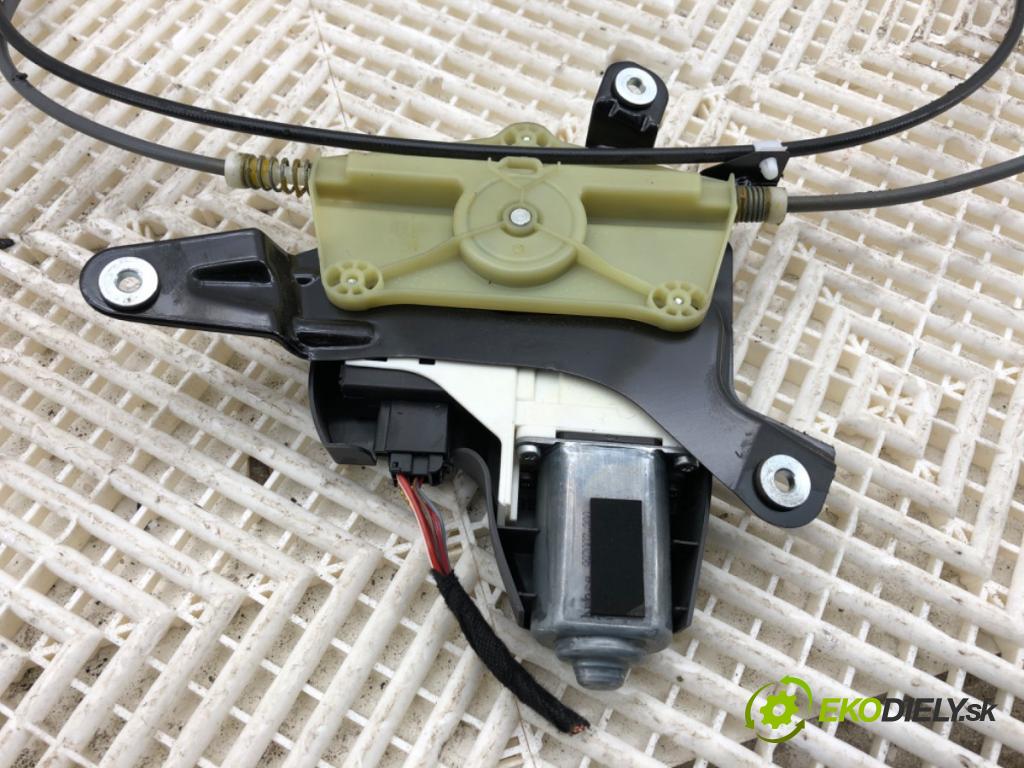 AUDI A6 C7 Kombi 2017 445 kW RS6 performance quattro 3993 mechanismus rolety kufra 4G9863560A