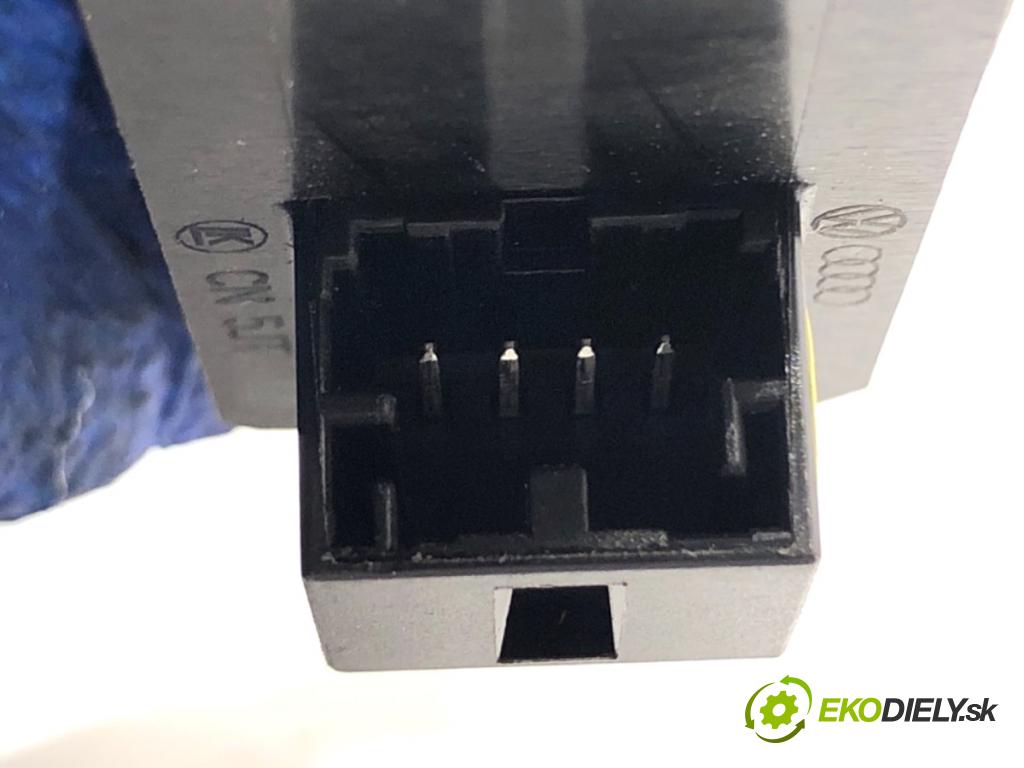 AUDI A6 C7 Kombi 2017 445 kW RS6 performance quattro 3993 přepínač otevírání dveří 4G0959831B (Páčky pod volantem)