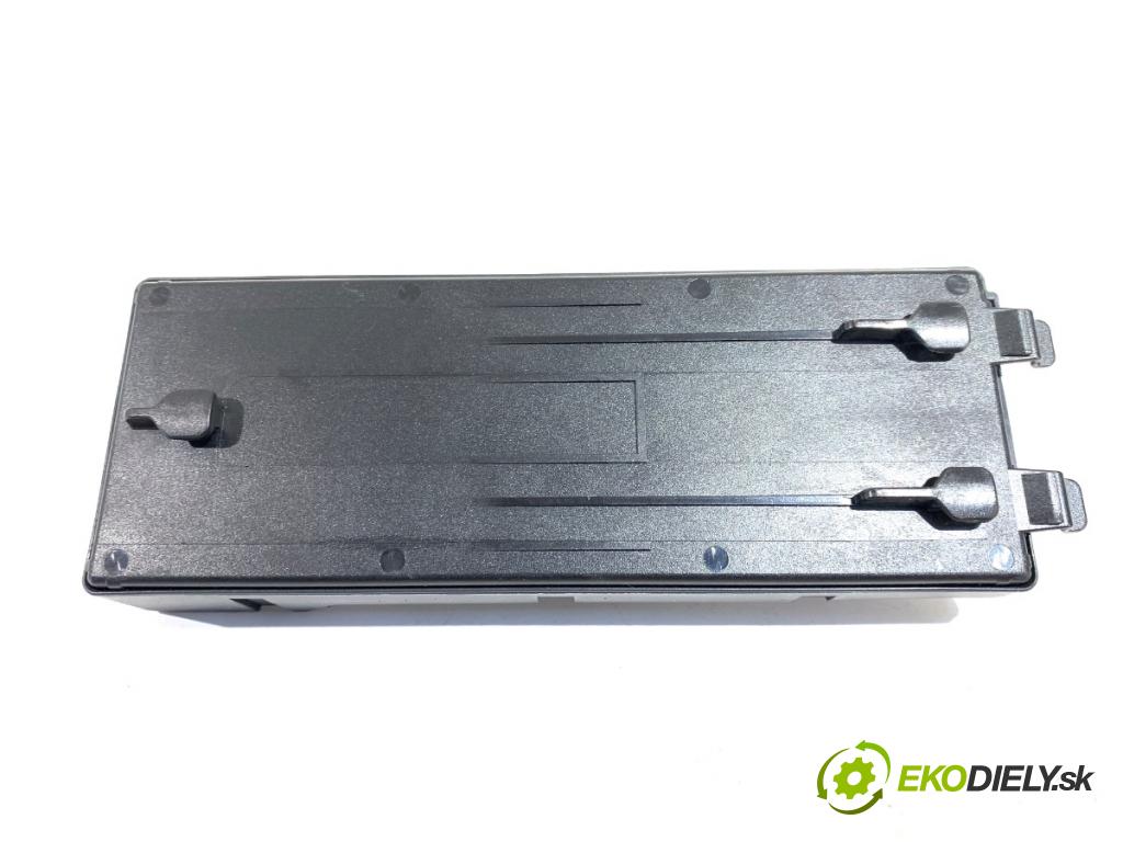 AUDI A6 C7 Kombi 2017 445 kW RS6 performance quattro 3993 modul dveří 4G9959107C