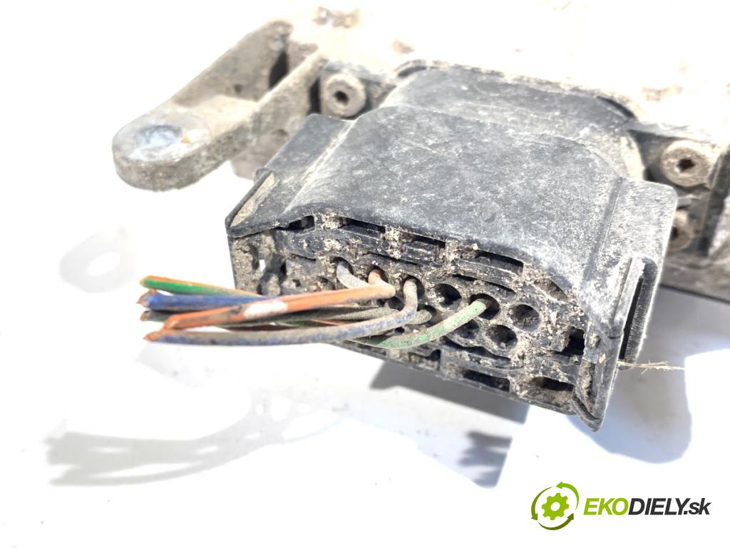 AUDI A6 C7 Kombi 2017 445 kW RS6 performance quattro 3993 RADAR: ASYSTENT: PASA 4G0907568M