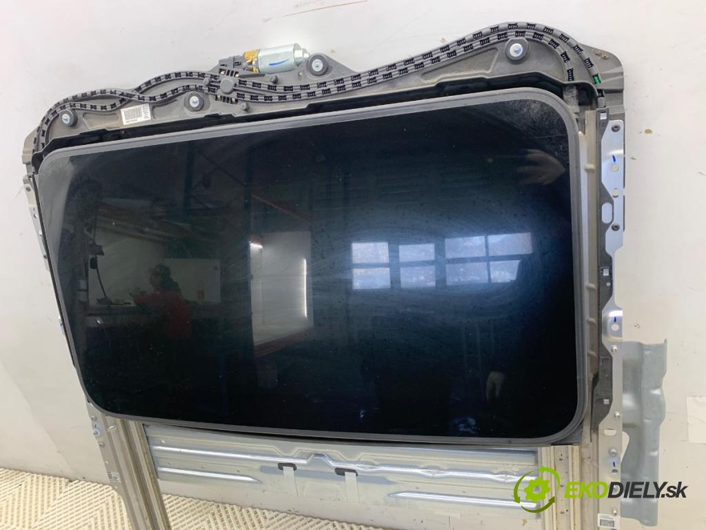 BMW F30 sedan 2015 180 kW 328 i xDrive 1997 střešní okno 7846282 (Sklo karoserie)