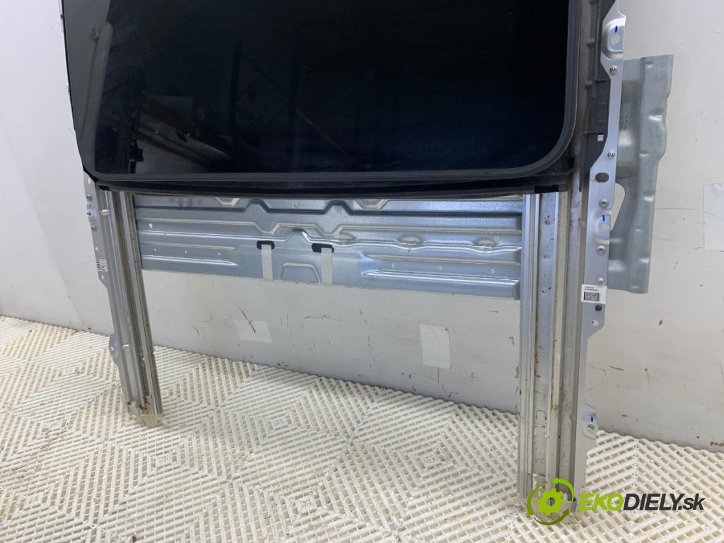 BMW F30 sedan 2015 180 kW 328 i xDrive 1997 střešní okno 7846282 (Sklo karoserie)