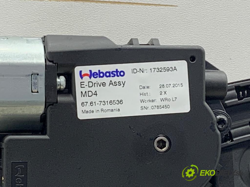 BMW F30 sedan 2015 180 kW 328 i xDrive 1997 střešní okno 7846282 (Sklo karoserie)